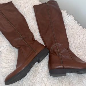 Brown knee high boots, riding boots #boots #equestrian #western